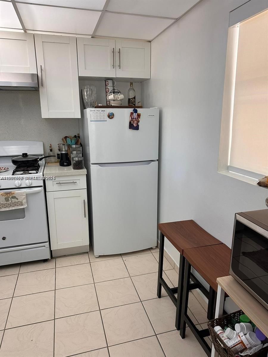 Real estate property located at 18101 68th Ave C202, Miami-dade, Venetian Gardens At Count, Hialeah, FL