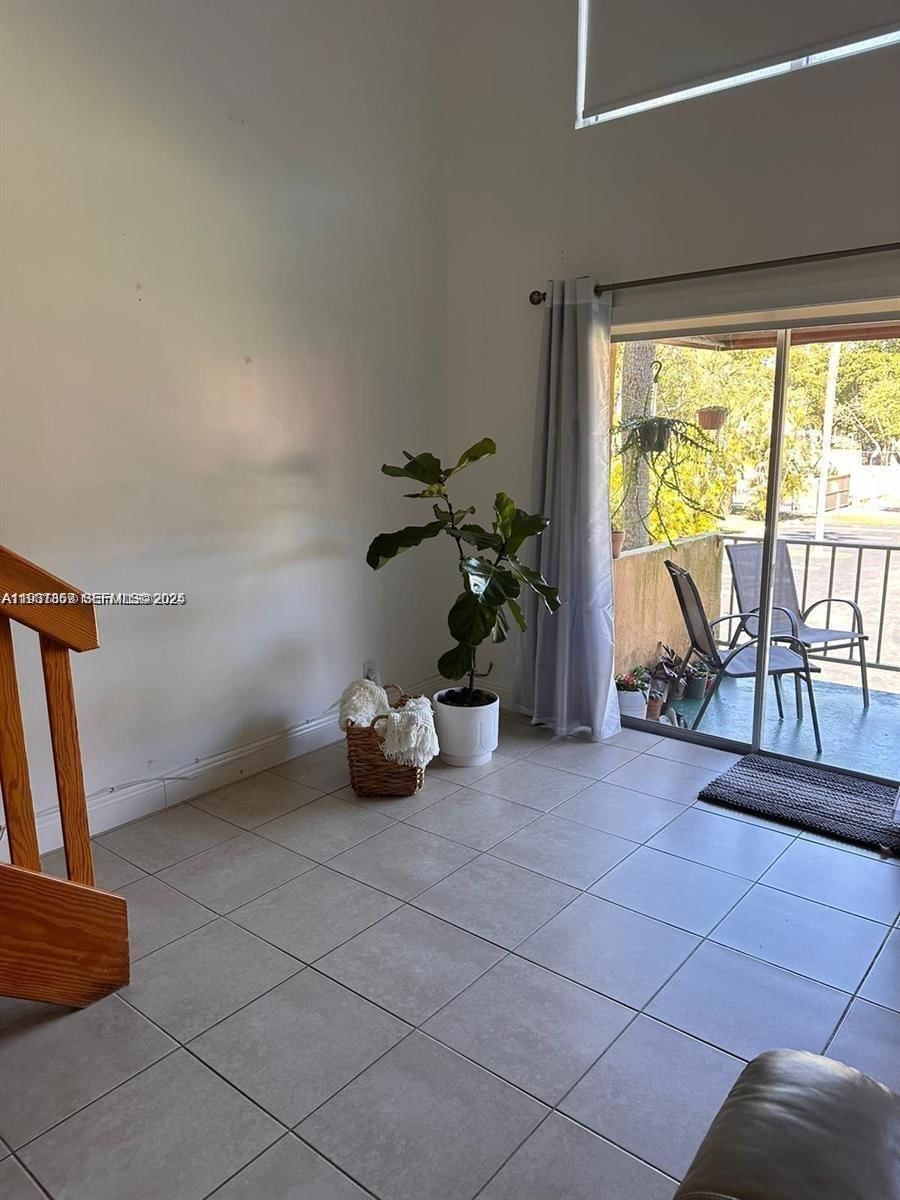 Real estate property located at 18101 68th Ave C202, Miami-dade, Venetian Gardens At Count, Hialeah, FL