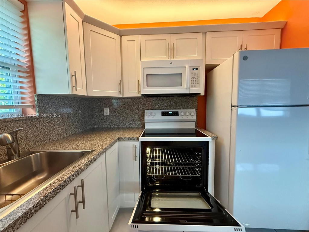 Real estate property located at 1301 12th Ct #4B, Broward, Crystal Court Manor No 5, Hollywood, FL