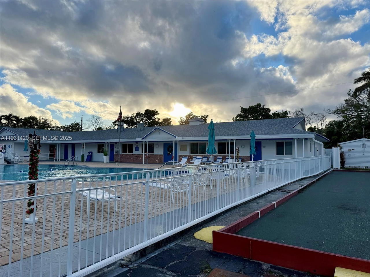 Real estate property located at 1301 12th Ct #4B, Broward, Crystal Court Manor No 5, Hollywood, FL