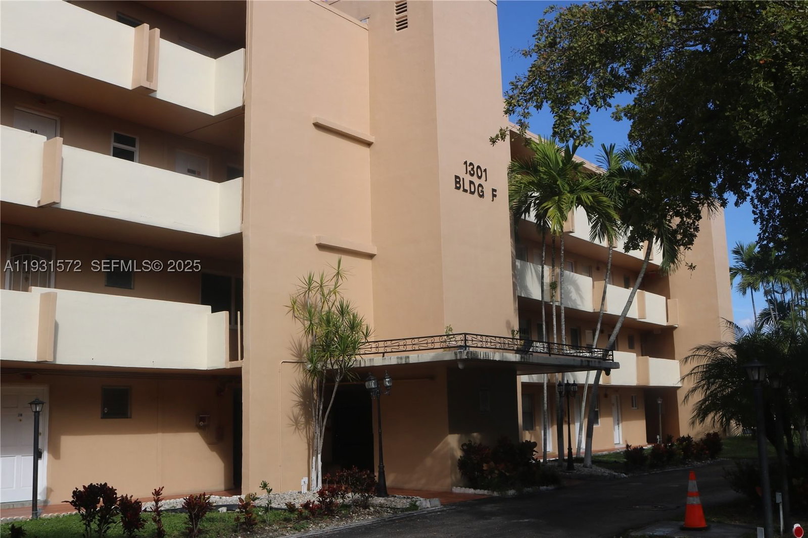 Real estate property located at 1301 191st St F407, Miami-dade, Rolling Green Condo F, Miami, FL