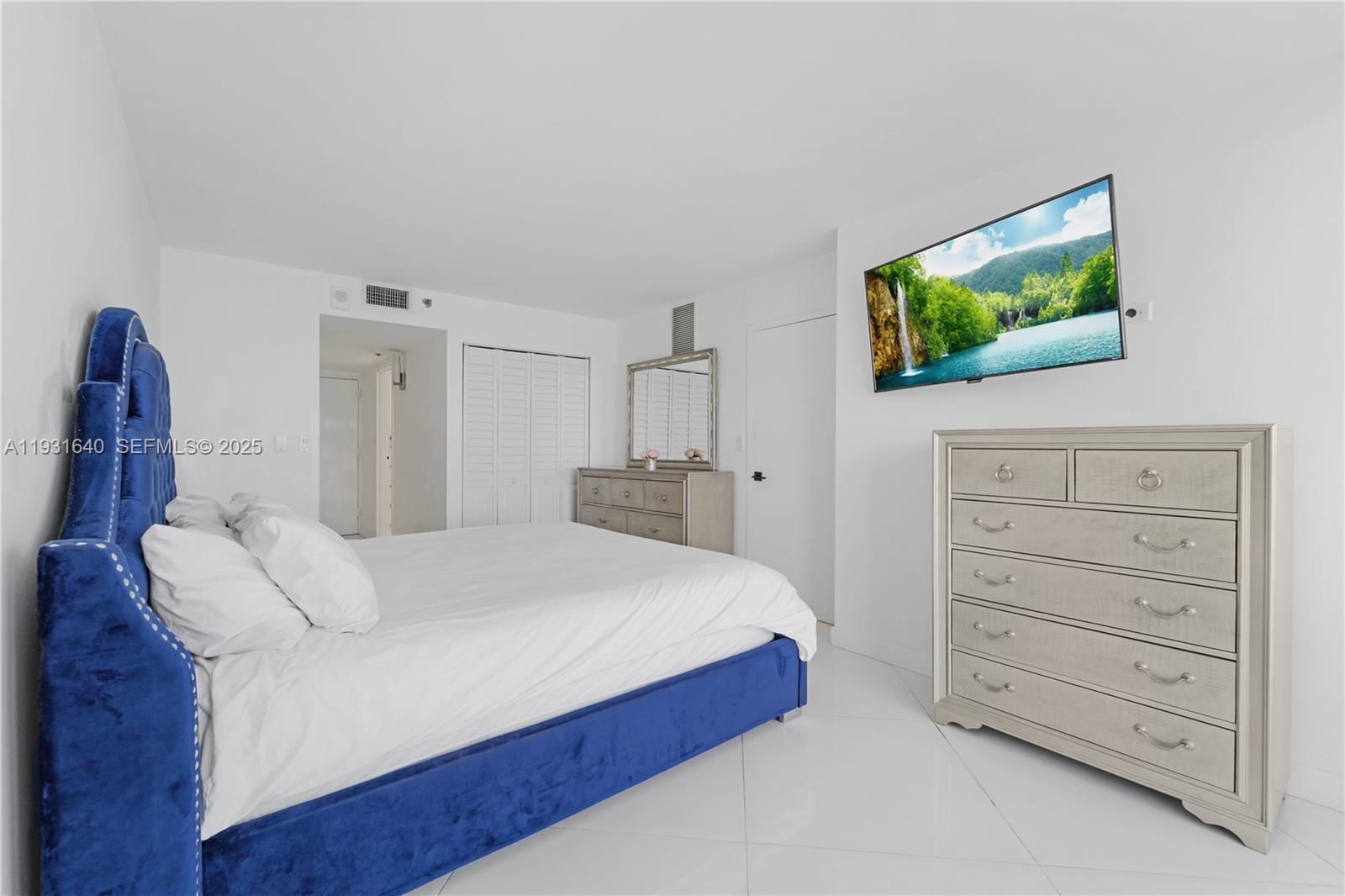 Real estate property located at 7601 Treasure Dr #819, Miami-dade, The Grandview Palace Cond, North Bay Village, FL