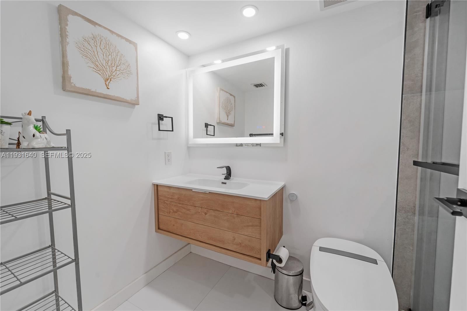Real estate property located at 7601 Treasure Dr #819, Miami-dade, The Grandview Palace Cond, North Bay Village, FL
