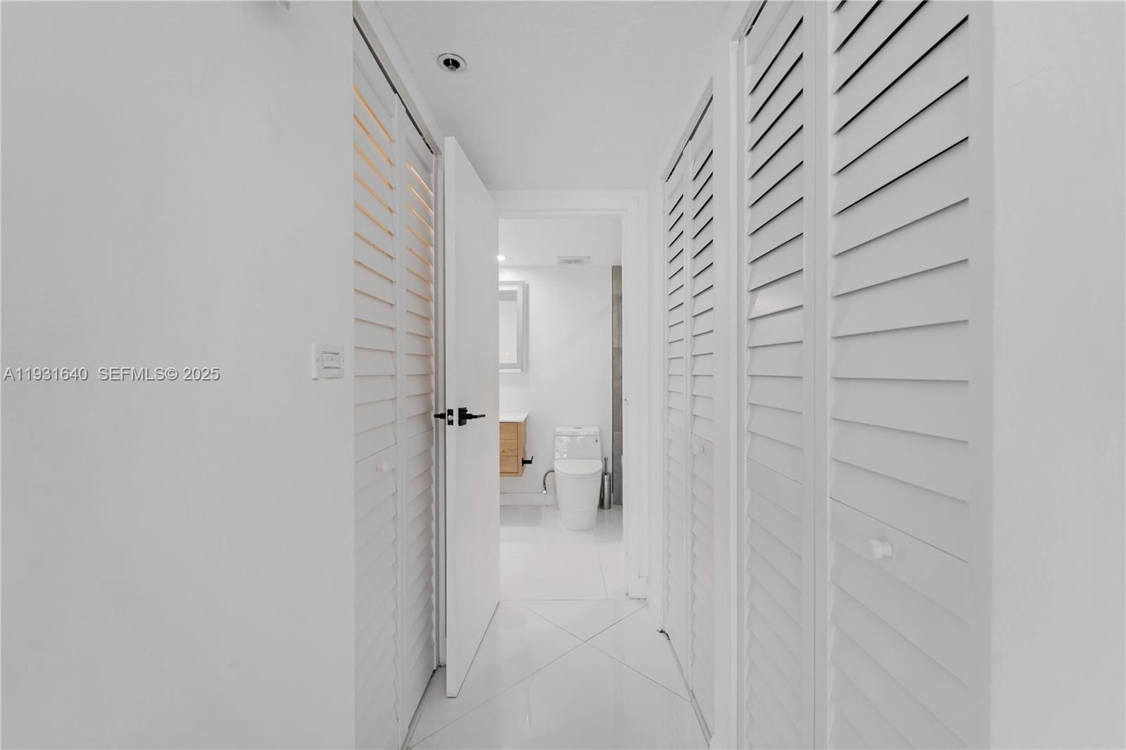 Real estate property located at 7601 Treasure Dr #819, Miami-dade, The Grandview Palace Cond, North Bay Village, FL