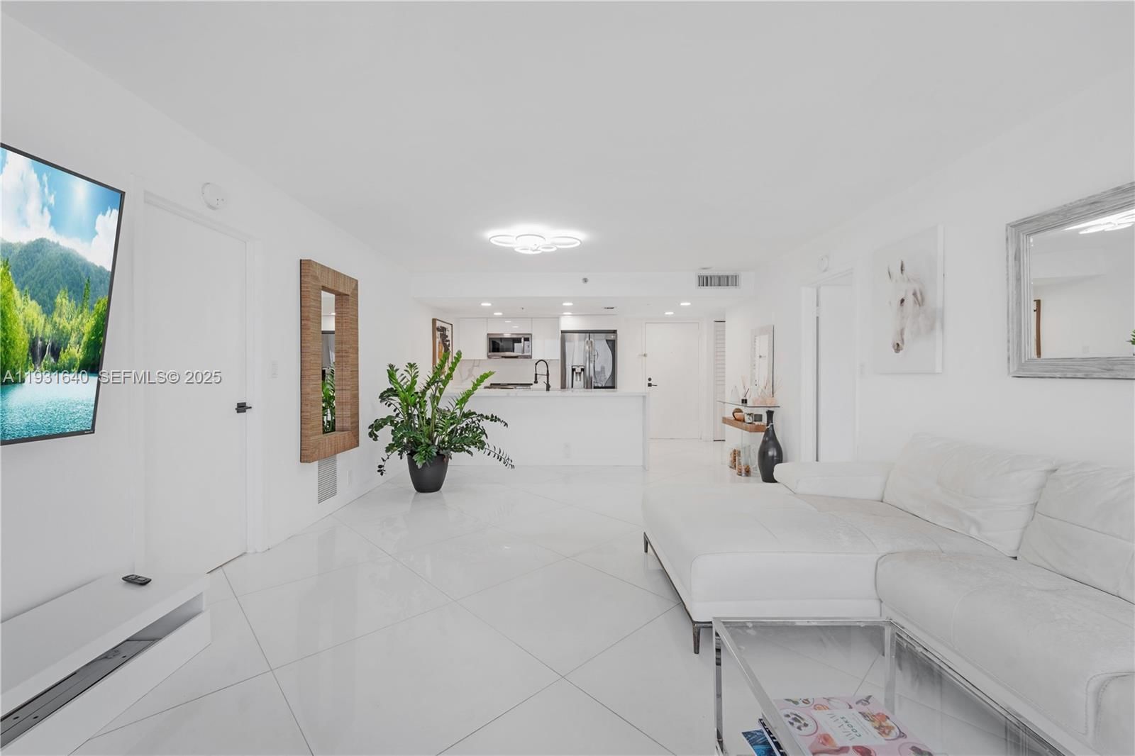 Real estate property located at 7601 Treasure Dr #819, Miami-dade, The Grandview Palace Cond, North Bay Village, FL