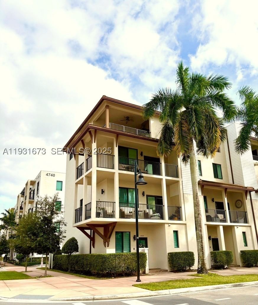 Real estate property located at 4749 85th Ave, Miami-dade, Downtown Doral South Phas, Doral, FL
