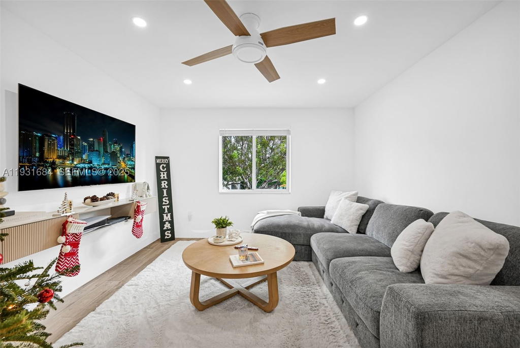 Real estate property located at 8609 68th Ct #24, Miami-dade, Monterey Gardens Of Pinec, Pinecrest, FL