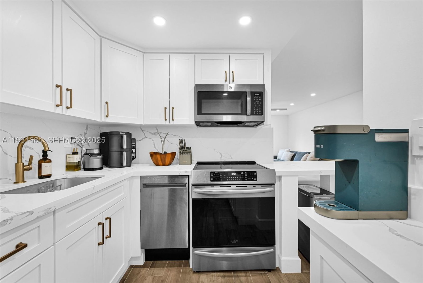 Real estate property located at 8609 68th Ct #24, Miami-dade, Monterey Gardens Of Pinec, Pinecrest, FL