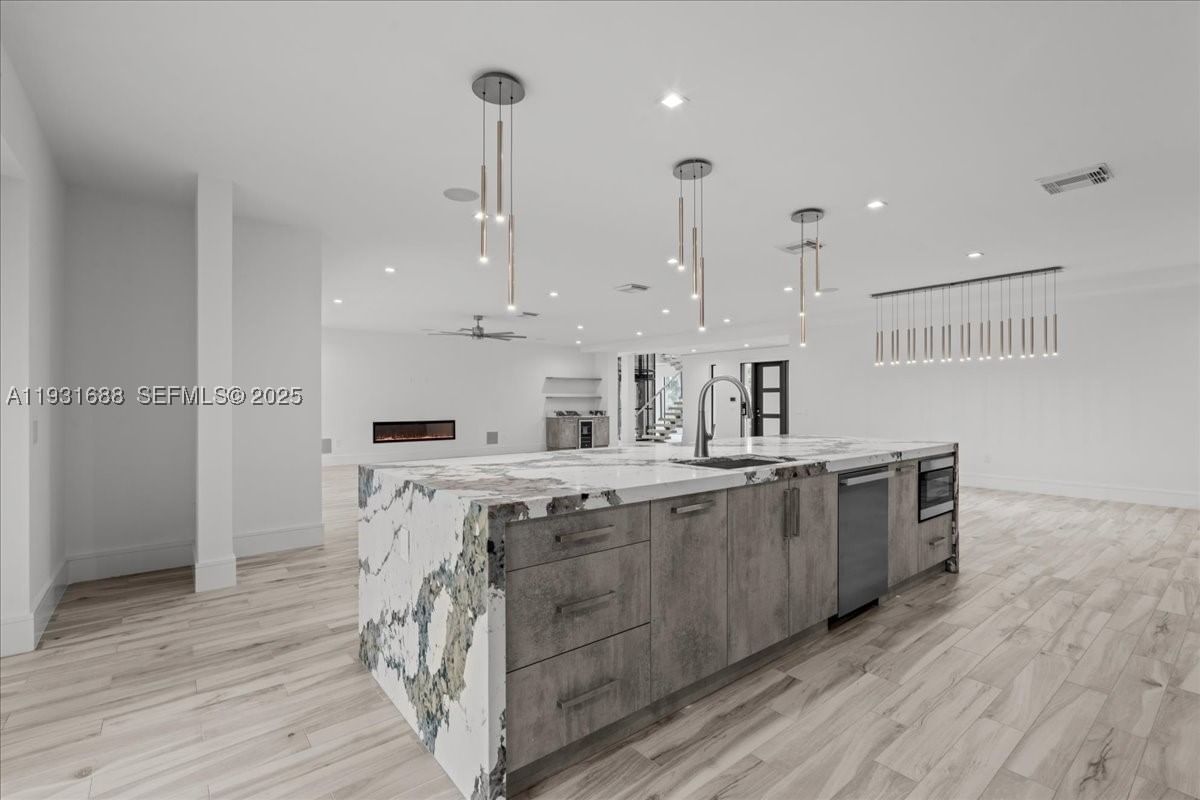 Real estate property located at 3800 Crayton Road, Collier, Park Shore, Naples, FL