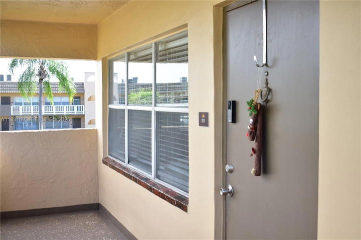 Real estate property located at 9141 Sunrise Lakes Blvd #201, Broward, Sunrise Lakes 113 Condo, Sunrise, FL