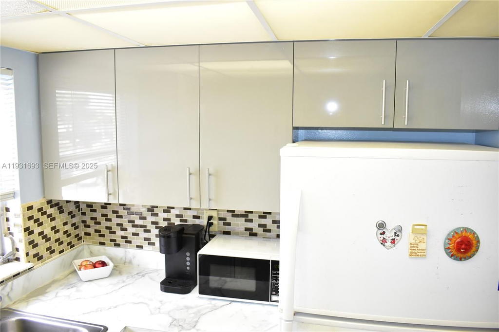 Real estate property located at 9141 Sunrise Lakes Blvd #201, Broward, Sunrise Lakes 113 Condo, Sunrise, FL