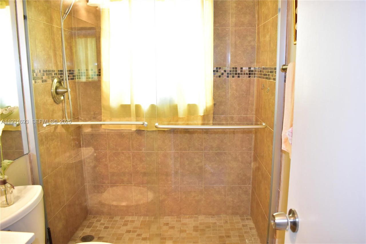 Real estate property located at 9141 Sunrise Lakes Blvd #201, Broward, Sunrise Lakes 113 Condo, Sunrise, FL