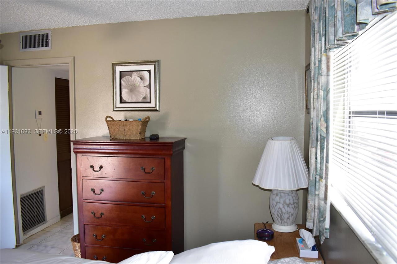 Real estate property located at 9141 Sunrise Lakes Blvd #201, Broward, Sunrise Lakes 113 Condo, Sunrise, FL
