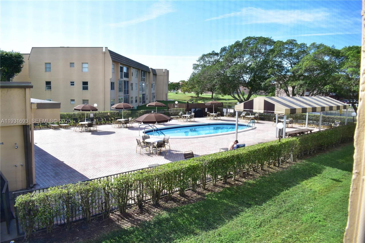 Real estate property located at 9141 Sunrise Lakes Blvd #201, Broward, Sunrise Lakes 113 Condo, Sunrise, FL