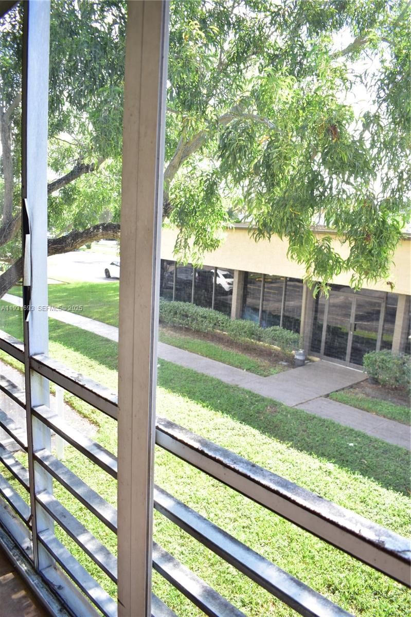 Real estate property located at 9141 Sunrise Lakes Blvd #201, Broward, Sunrise Lakes 113 Condo, Sunrise, FL