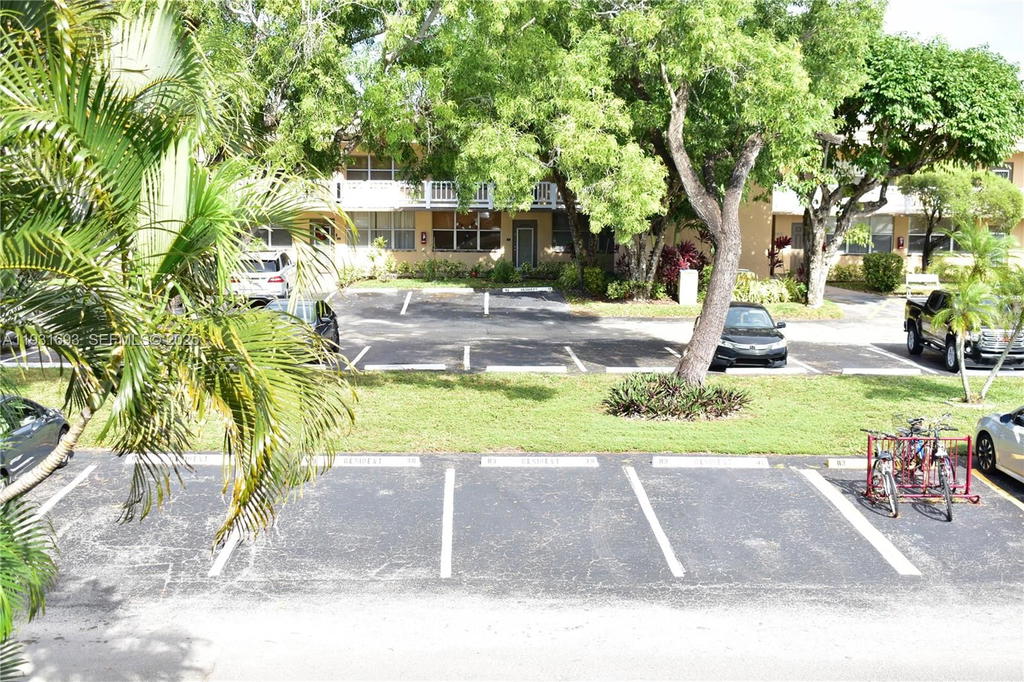 Real estate property located at 9141 Sunrise Lakes Blvd #201, Broward, Sunrise Lakes 113 Condo, Sunrise, FL