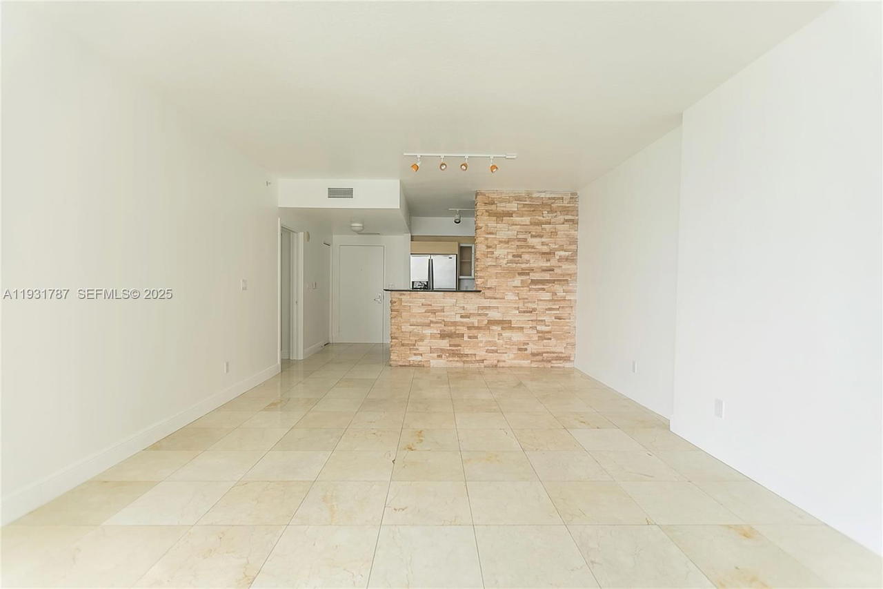 Real estate property located at 335 Biscayne Blvd #2710, Miami-dade, One Miami East Condo, Miami, FL