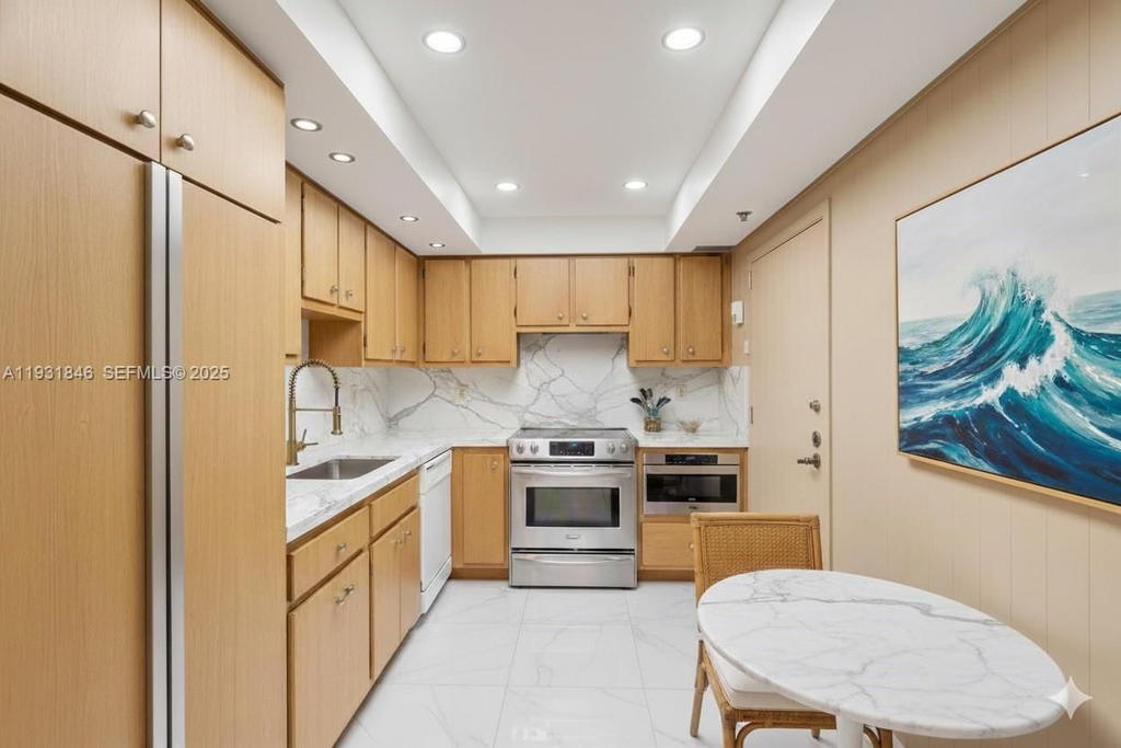 Real estate property located at 9511 Collins Ave #606, Miami-dade, 9500 Oceans Condo, Surfside, FL