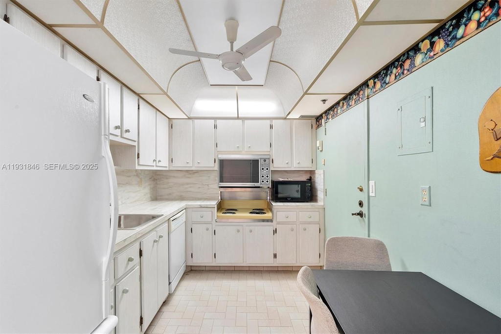 Real estate property located at 9511 Collins Ave #606, Miami-dade, 9500 Oceans Condo, Surfside, FL