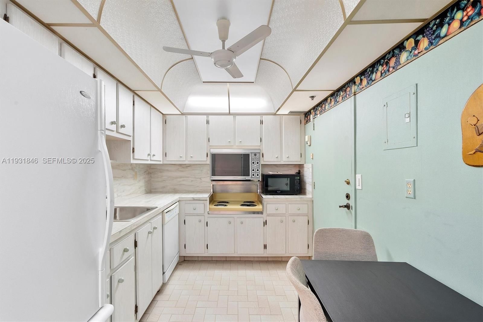Real estate property located at 9511 Collins Ave #606, Miami-dade, 9500 Oceans Condo, Surfside, FL