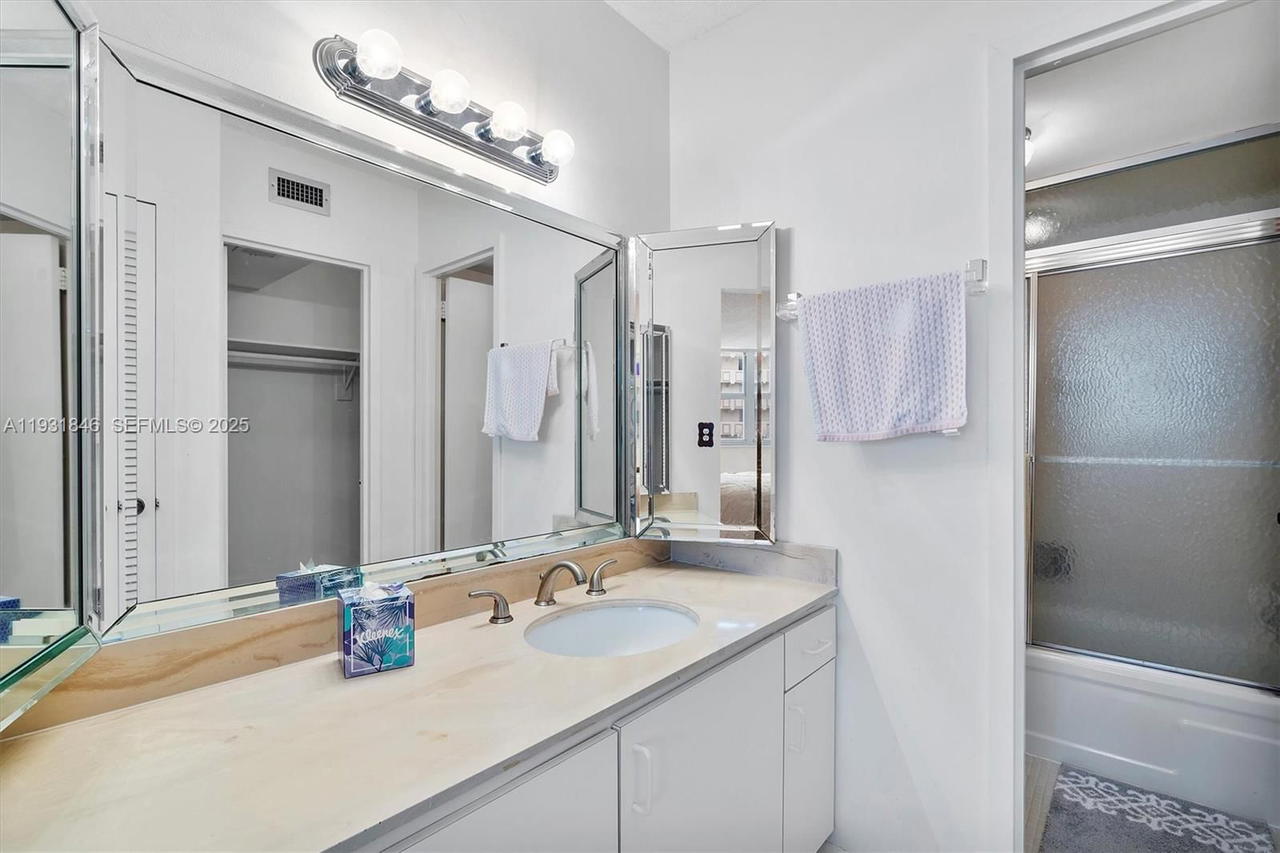 Real estate property located at 9511 Collins Ave #606, Miami-dade, 9500 Oceans Condo, Surfside, FL
