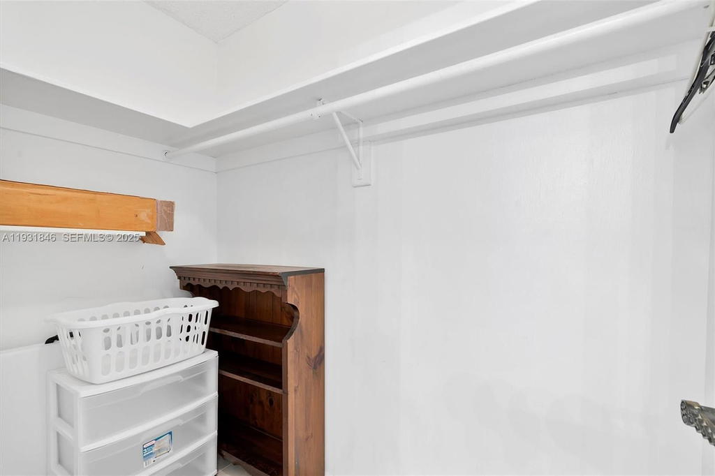 Real estate property located at 9511 Collins Ave #606, Miami-dade, 9500 Oceans Condo, Surfside, FL