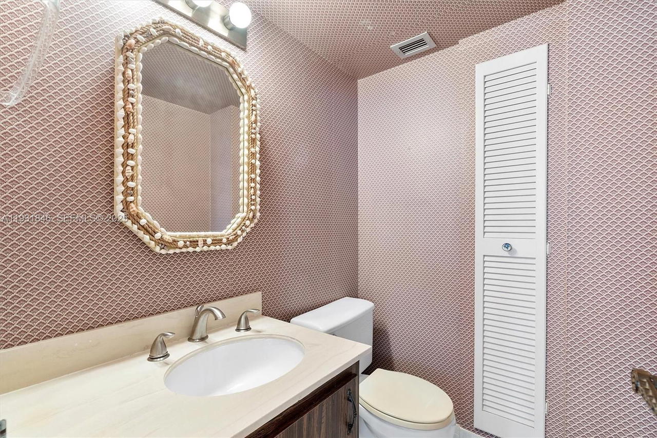 Real estate property located at 9511 Collins Ave #606, Miami-dade, 9500 Oceans Condo, Surfside, FL