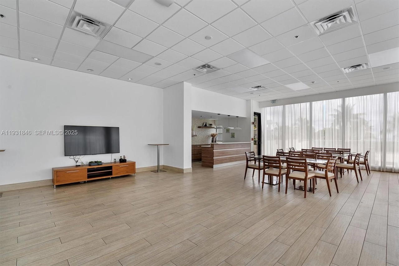 Real estate property located at 9511 Collins Ave #606, Miami-dade, 9500 Oceans Condo, Surfside, FL