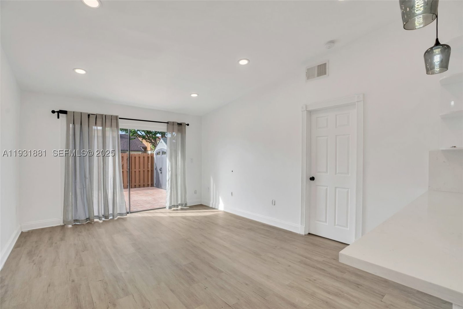 Real estate property located at 1330 135th Ct, Miami-dade, Tamiami Lakes Townhomes S, Miami, FL