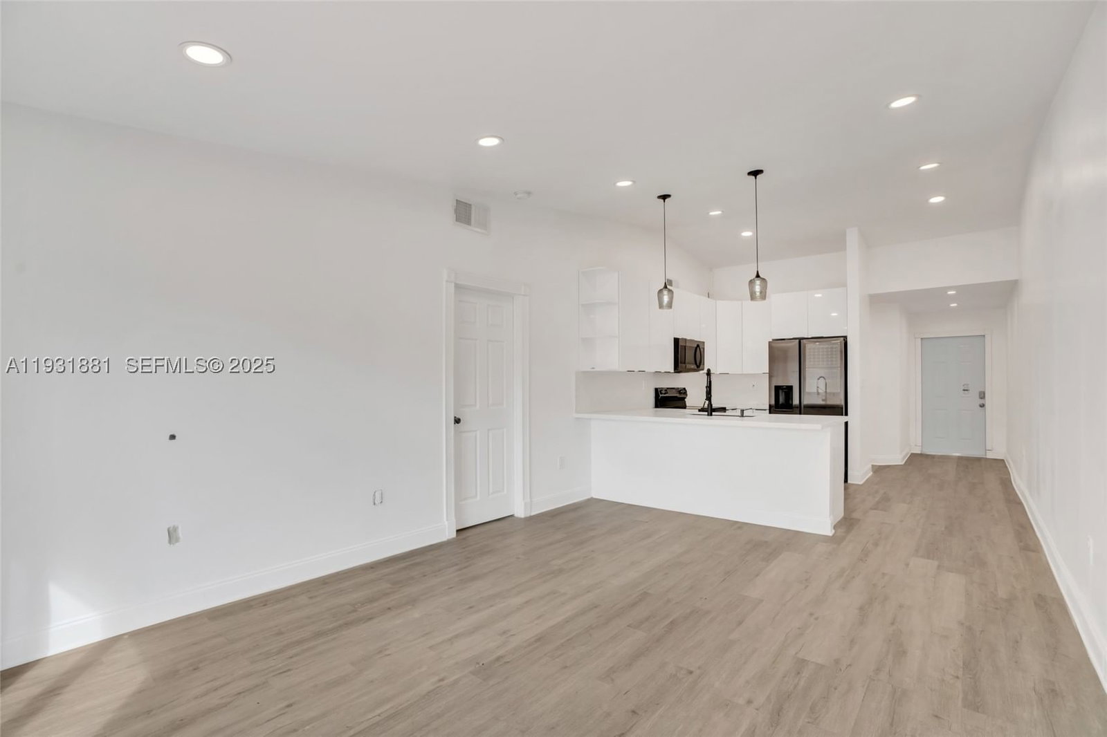 Real estate property located at 1330 135th Ct, Miami-dade, Tamiami Lakes Townhomes S, Miami, FL