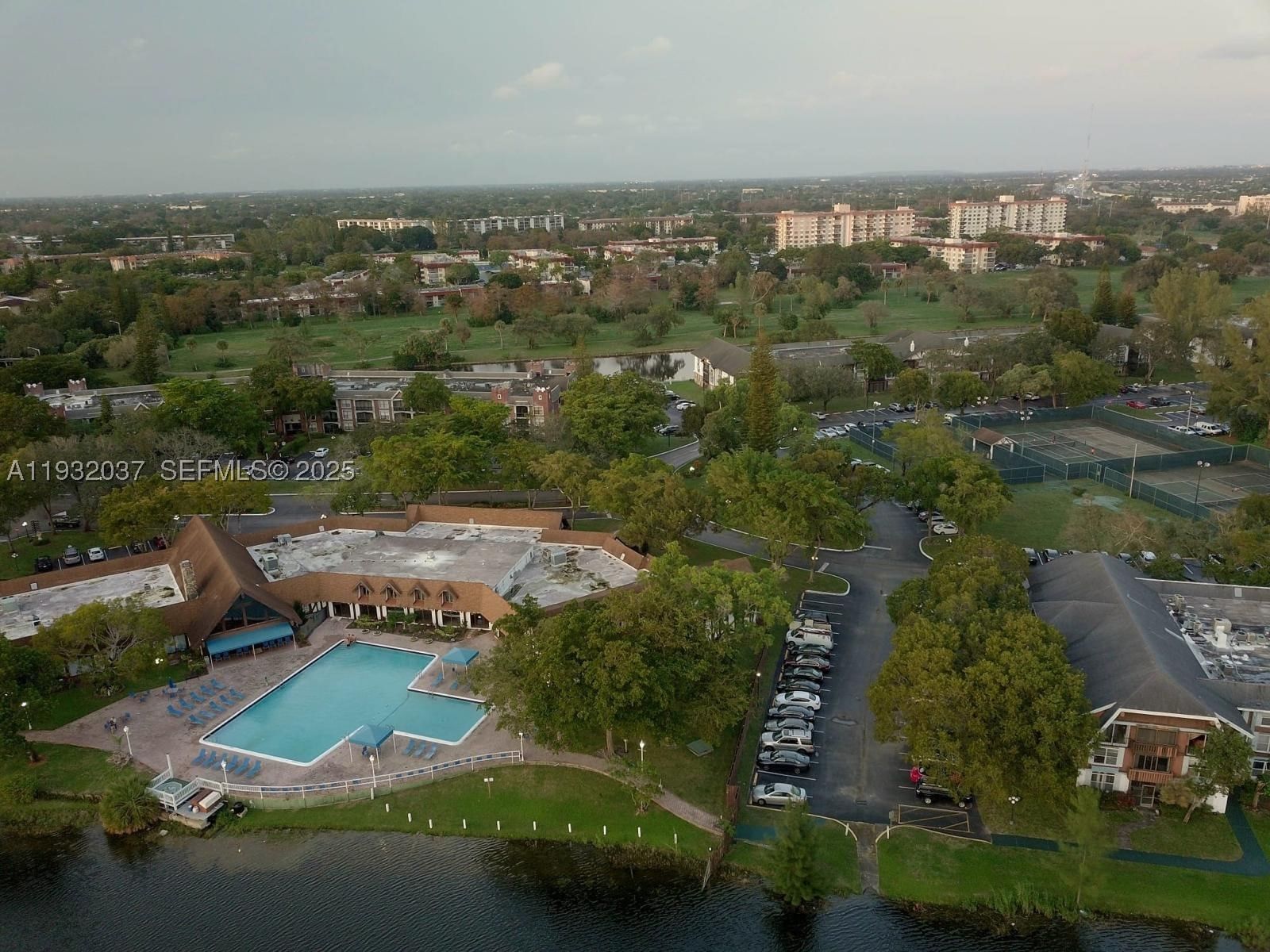 Real estate property located at 3670 Inverrary Dr #3S, Broward, International Village At, Lauderhill, FL