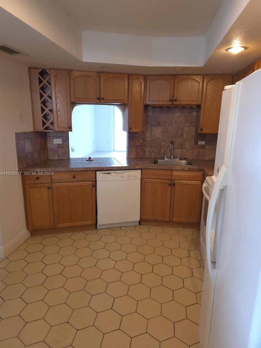 Real estate property located at 1710 191st St #209-3, Miami-dade, Jade Winds Group Bamboo G, Miami, FL