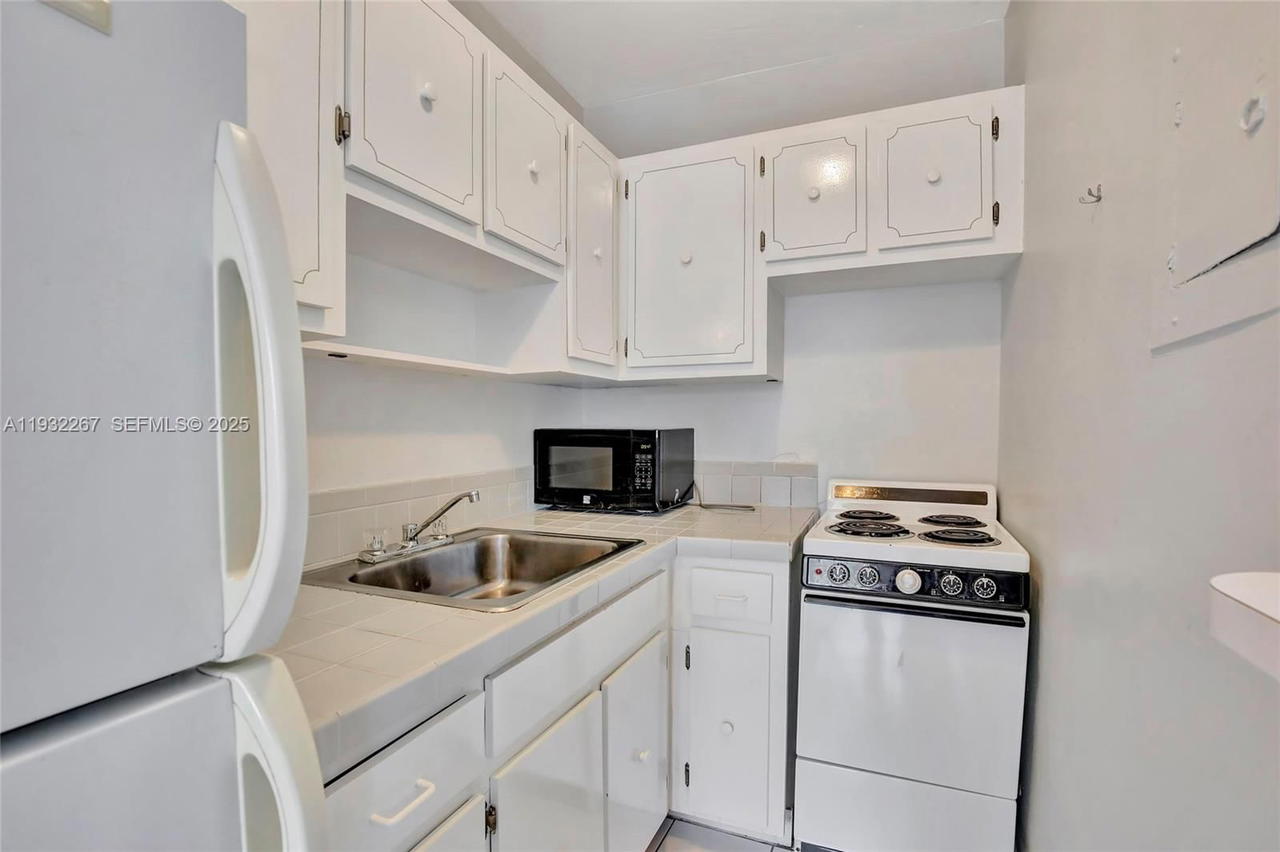 Real estate property located at 1860 Venice Park Dr #204, Miami-dade, Hidden Waters Condo, North Miami, FL