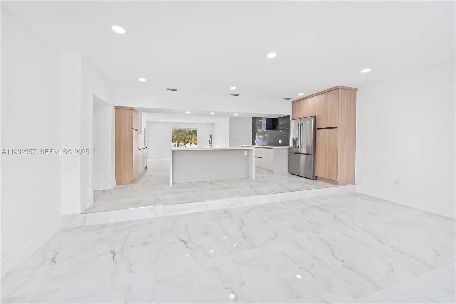 Real estate property located at 4140 108th Ave, Miami-dade, Westwood Lake 2nd Addn, Miami, FL