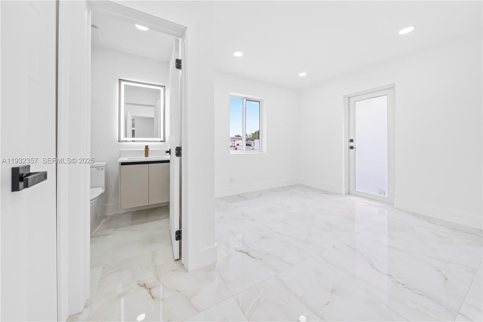 Real estate property located at 4140 108th Ave, Miami-dade, Westwood Lake 2nd Addn, Miami, FL