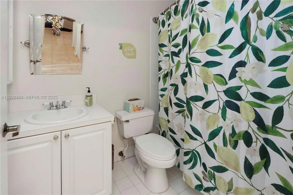 Real estate property located at 9805 52nd St #102, Miami-dade, Doral House Condo No 2, Doral, FL
