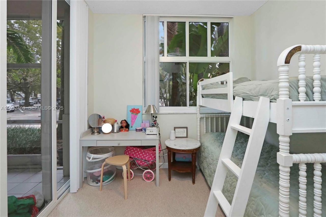 Real estate property located at 9805 52nd St #102, Miami-dade, Doral House Condo No 2, Doral, FL