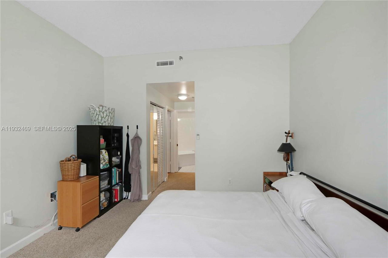 Real estate property located at 9805 52nd St #102, Miami-dade, Doral House Condo No 2, Doral, FL
