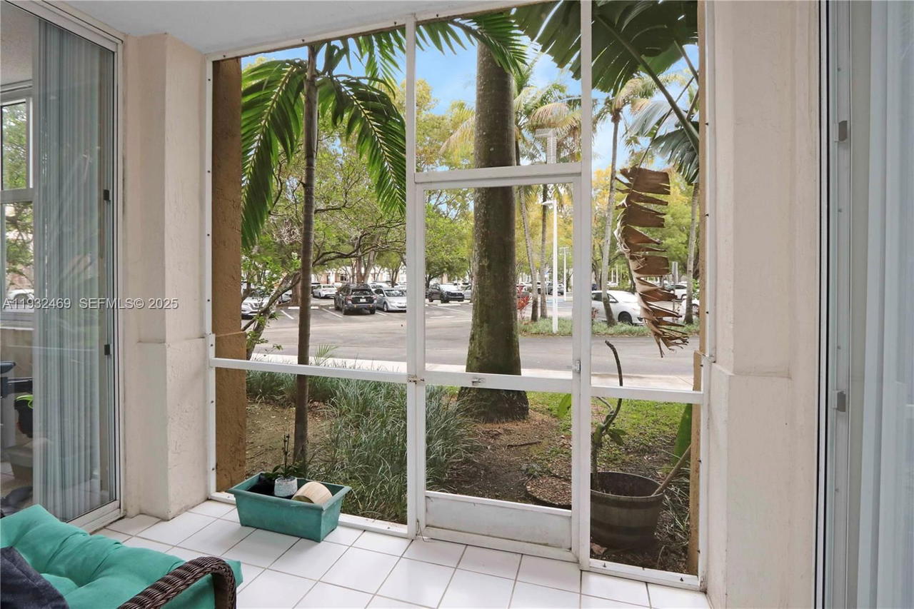 Real estate property located at 9805 52nd St #102, Miami-dade, Doral House Condo No 2, Doral, FL