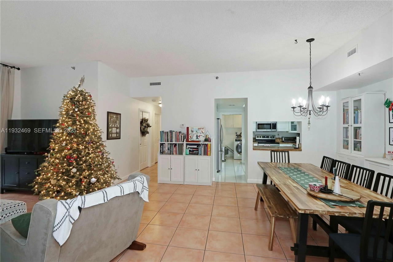 Real estate property located at 9805 52nd St #102, Miami-dade, Doral House Condo No 2, Doral, FL