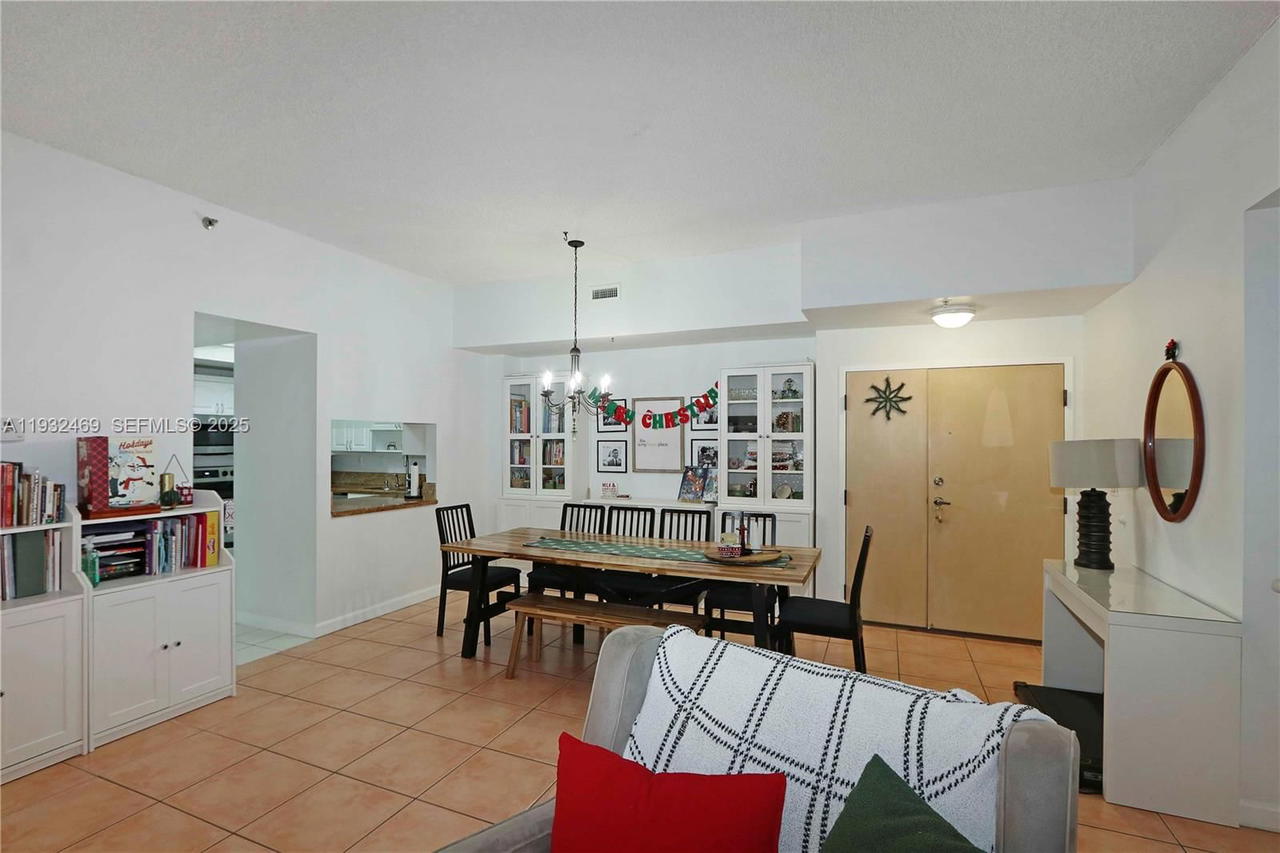 Real estate property located at 9805 52nd St #102, Miami-dade, Doral House Condo No 2, Doral, FL