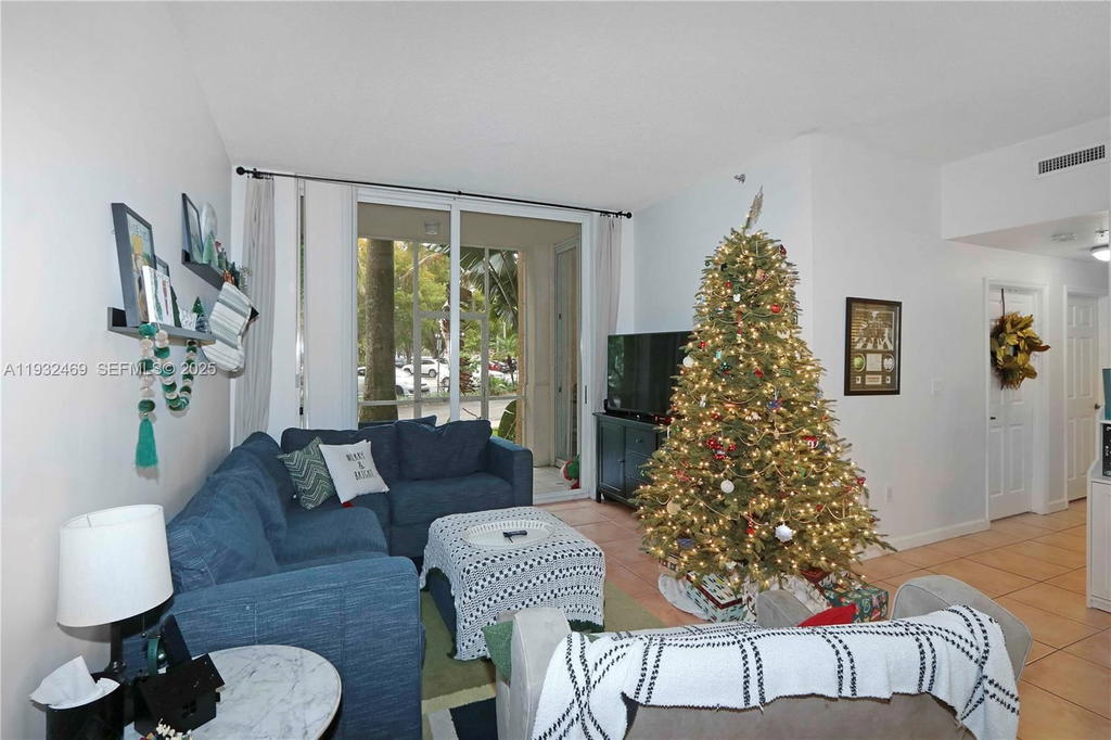 Real estate property located at 9805 52nd St #102, Miami-dade, Doral House Condo No 2, Doral, FL