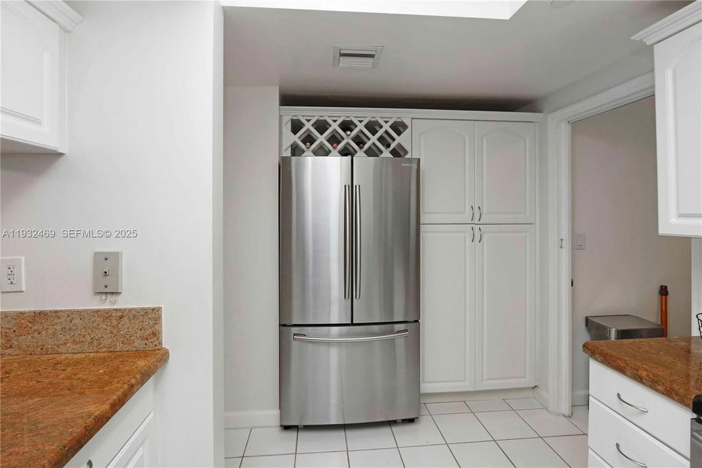 Real estate property located at 9805 52nd St #102, Miami-dade, Doral House Condo No 2, Doral, FL