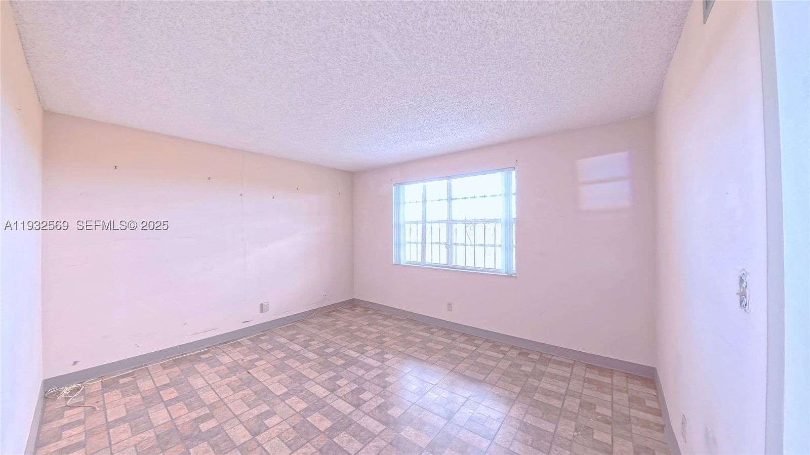 Real estate property located at 111 3rd Ave #502, Broward, Meadowbrook Lakes View Co, Dania Beach, FL