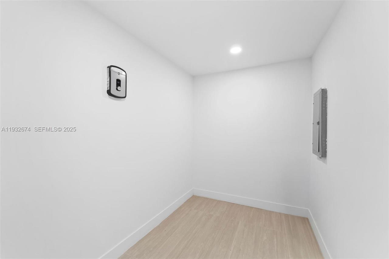 Real estate property located at 17211 43rd Ave, Miami-dade, Carol City 1 St Addn, Miami Gardens, FL