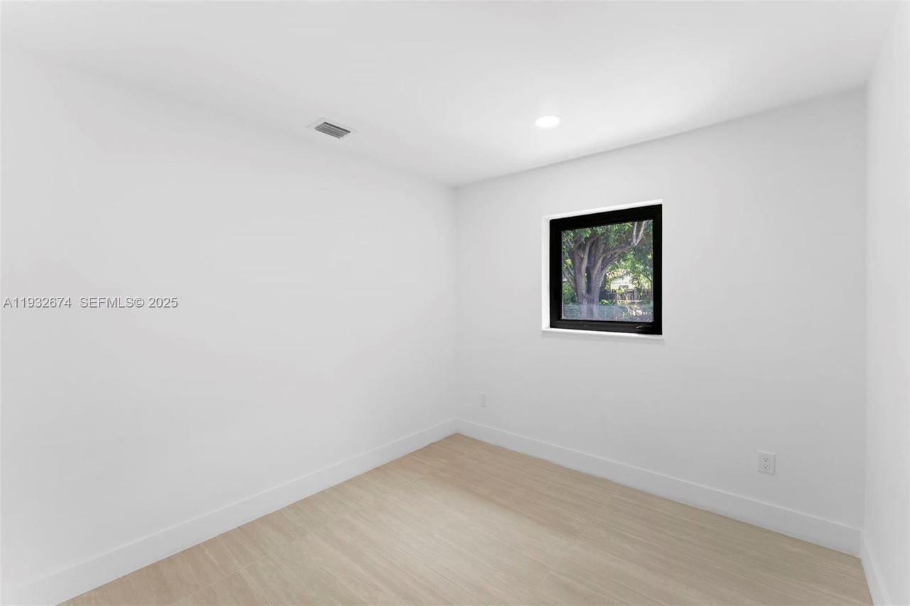 Real estate property located at 17211 43rd Ave, Miami-dade, Carol City 1 St Addn, Miami Gardens, FL