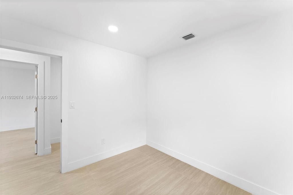Real estate property located at 17211 43rd Ave, Miami-dade, Carol City 1 St Addn, Miami Gardens, FL