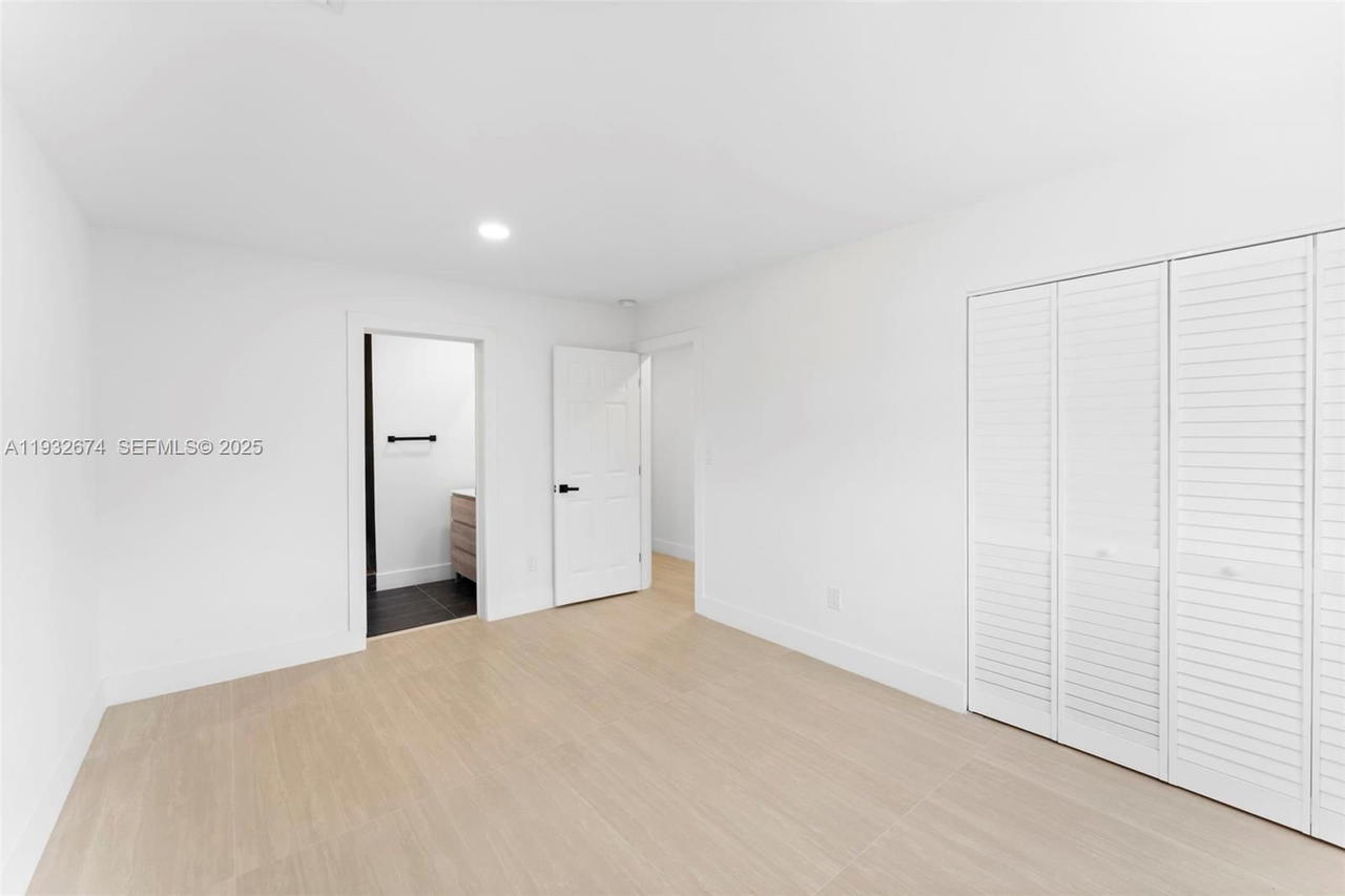 Real estate property located at 17211 43rd Ave, Miami-dade, Carol City 1 St Addn, Miami Gardens, FL