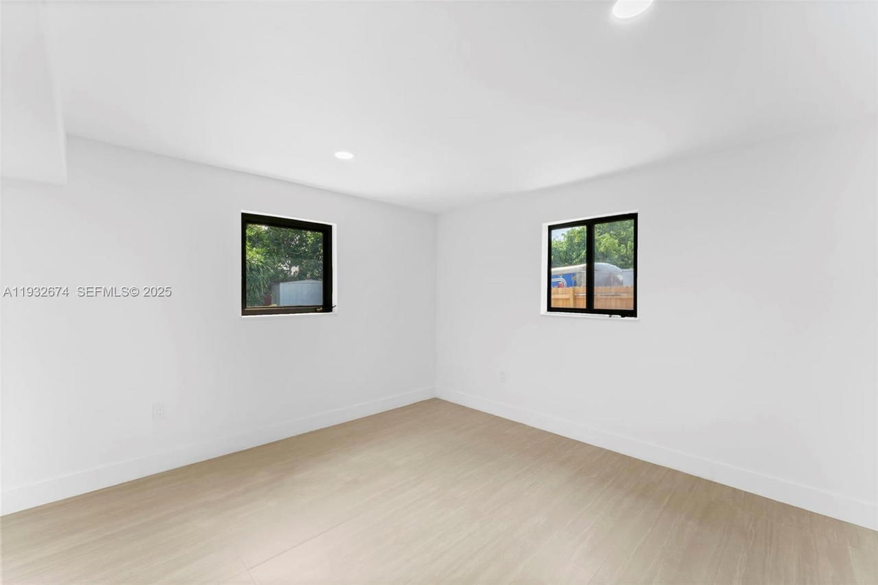 Real estate property located at 17211 43rd Ave, Miami-dade, Carol City 1 St Addn, Miami Gardens, FL