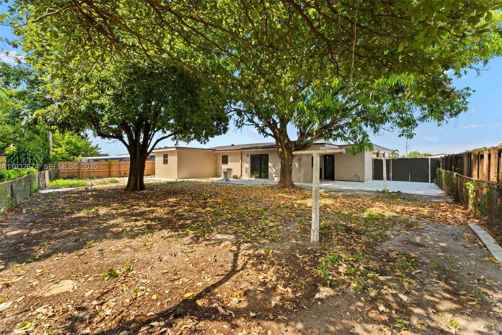 Real estate property located at 17211 43rd Ave, Miami-dade, Carol City 1 St Addn, Miami Gardens, FL